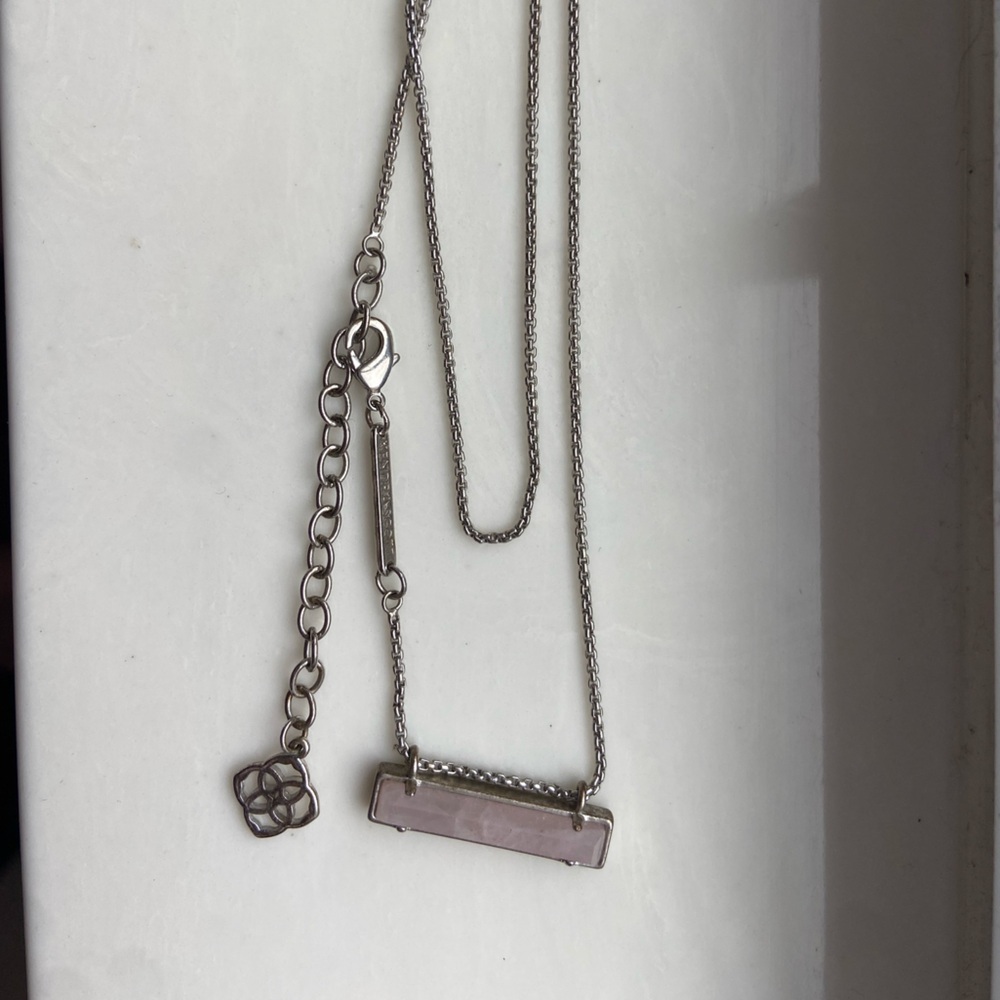 Kendra Scott Leanor rose quartz necklacee